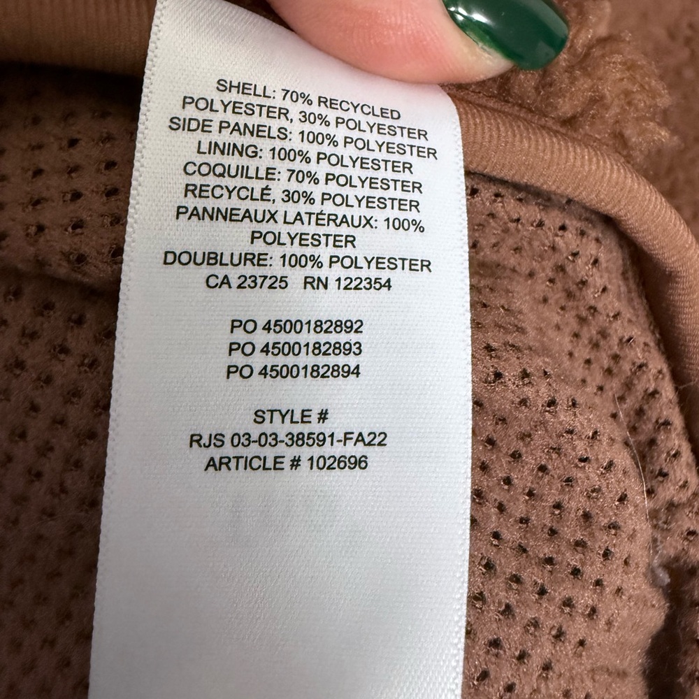 Aritzia TNA Cody Massive Polar Vest - Picture 7 of 7